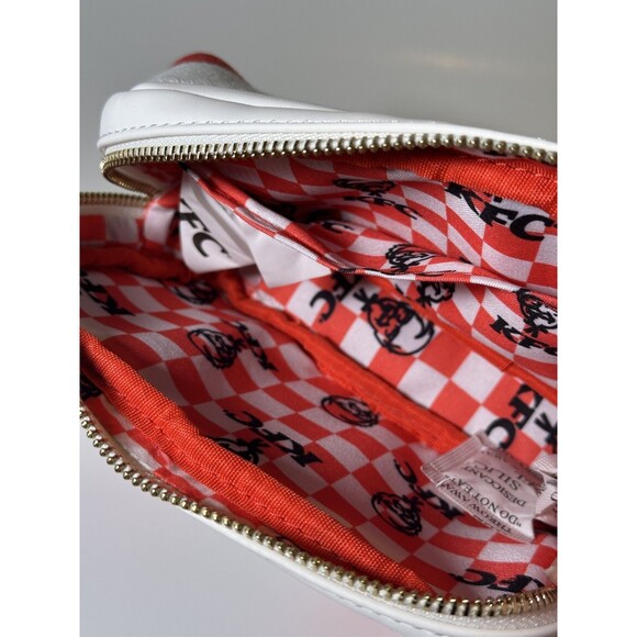 KFC Chicken Bucket Fanny Pack Bag Colonel Sanders Finger Lickin NWT BOXLUNCH - Picture 5 of 5